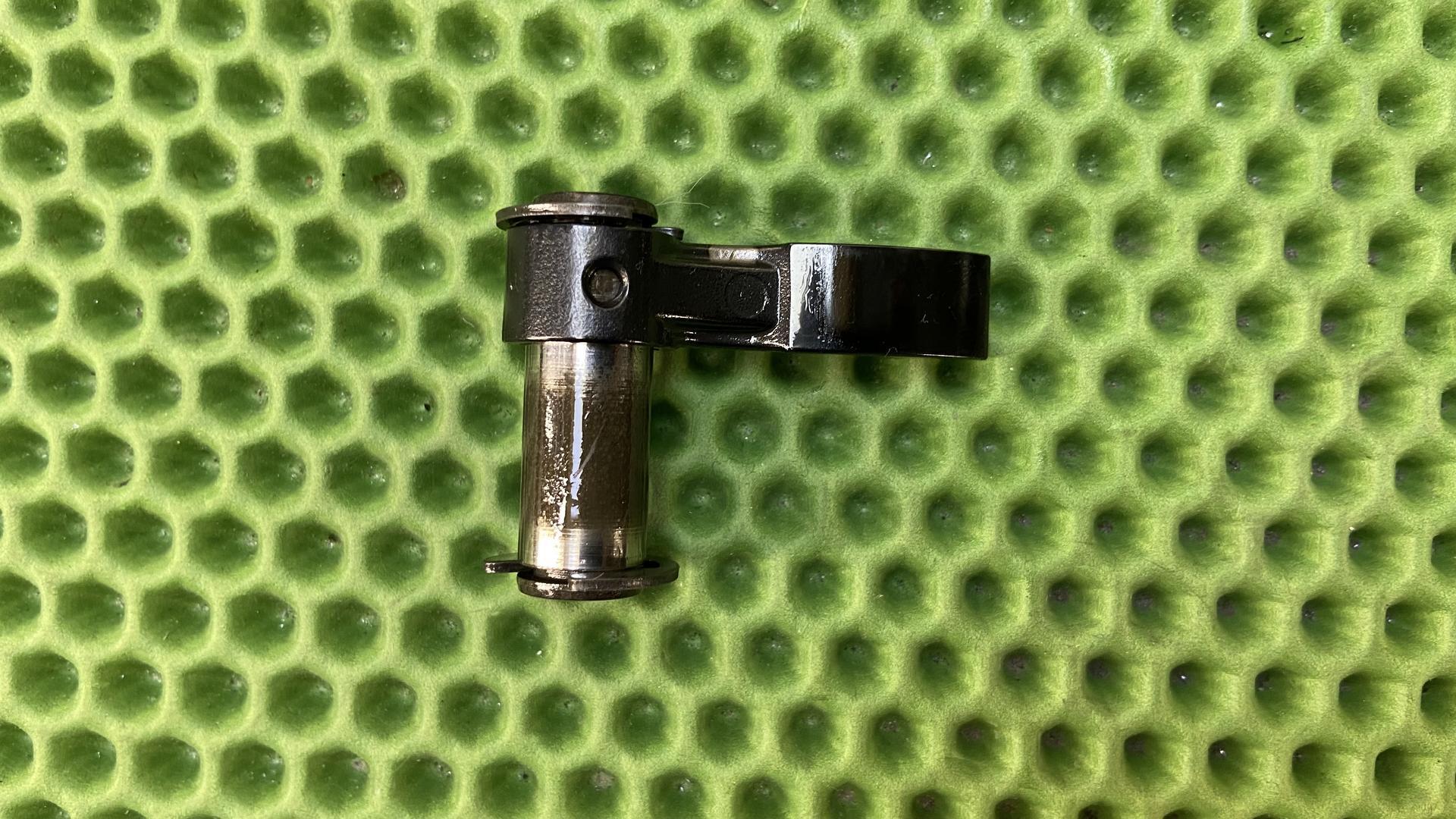 Рокер (Толкатель клапана) 