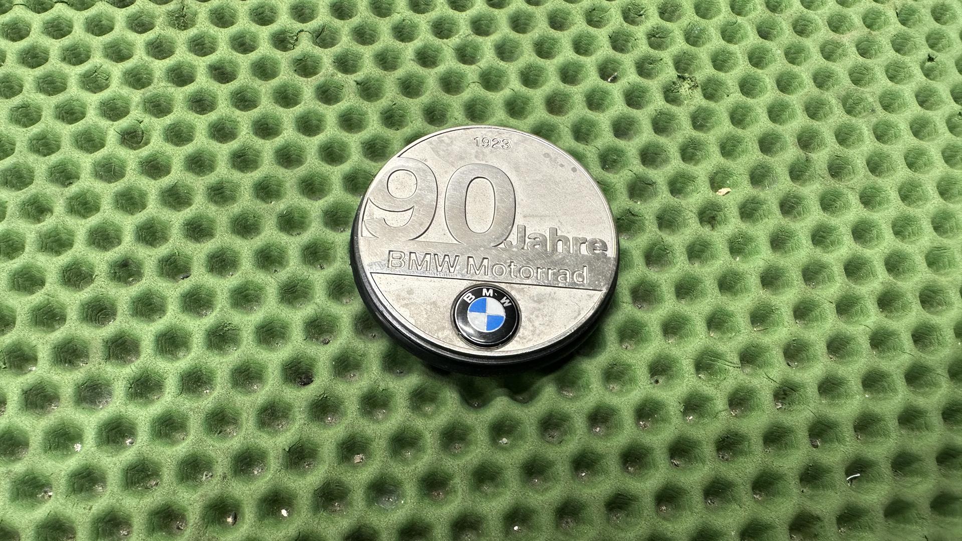 Эмблема '90 лет' 31428535451