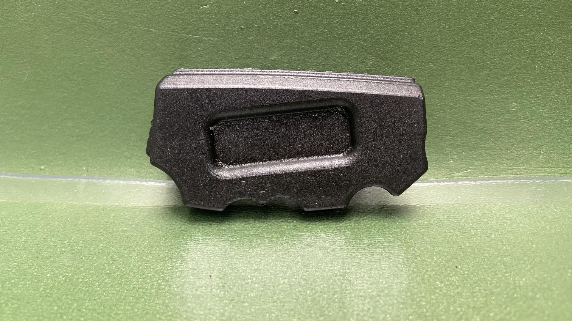 Фиксатор от проворачивания левый 11127710489