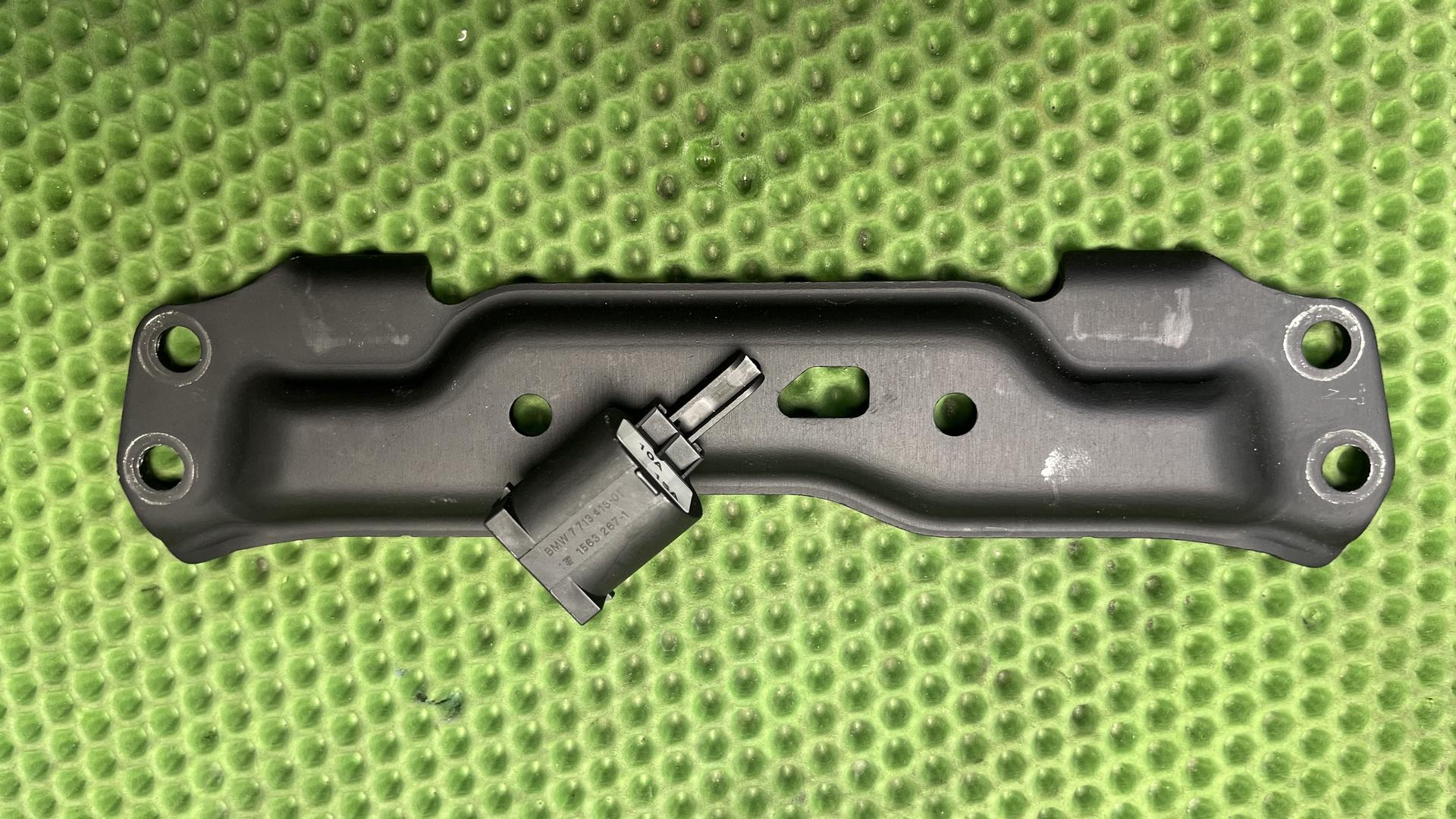 Перемычка подрамника задняя R1300GS/R/RS KA1/4/5 46517923234