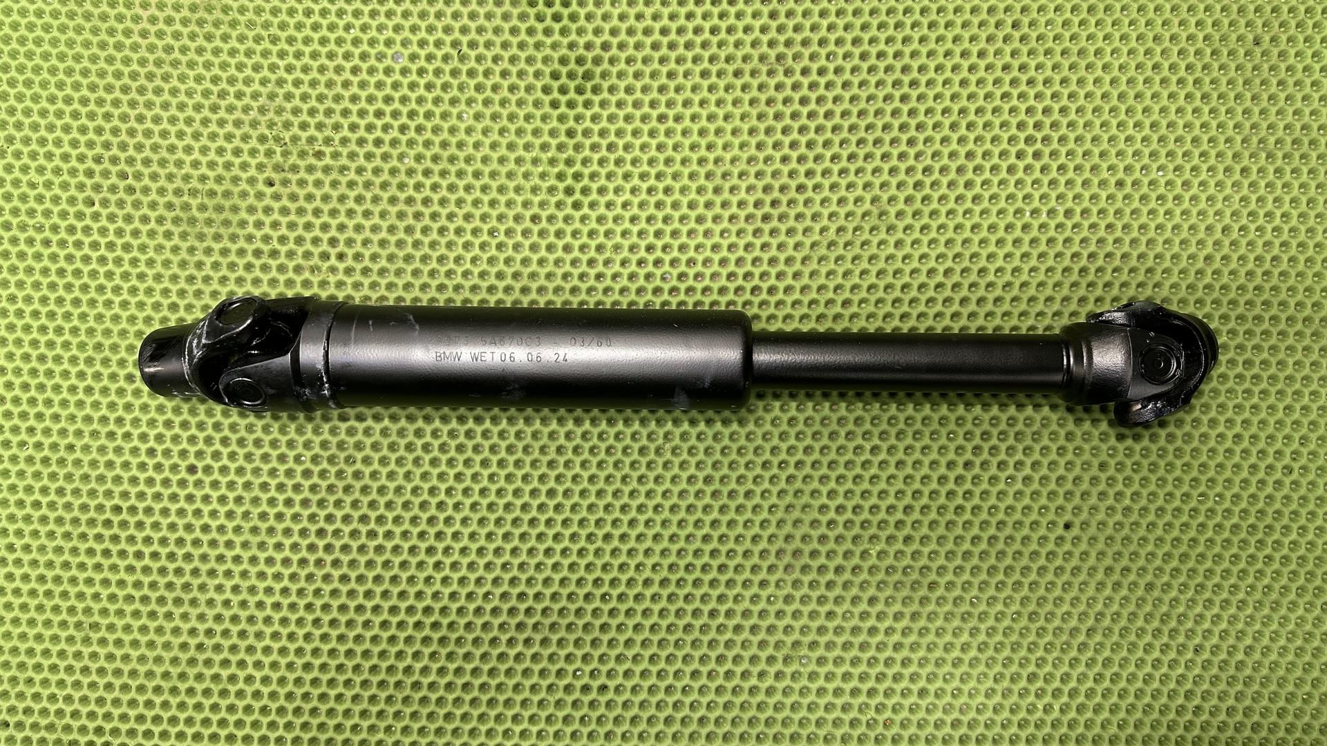 Карданный вал 33738531102