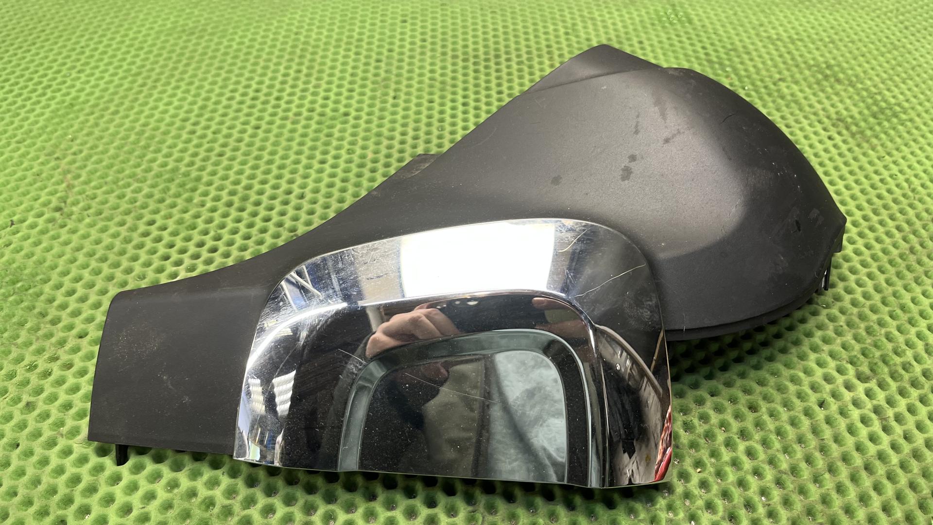 Накладка айрбокса правая R18 K34/35 13711540356
