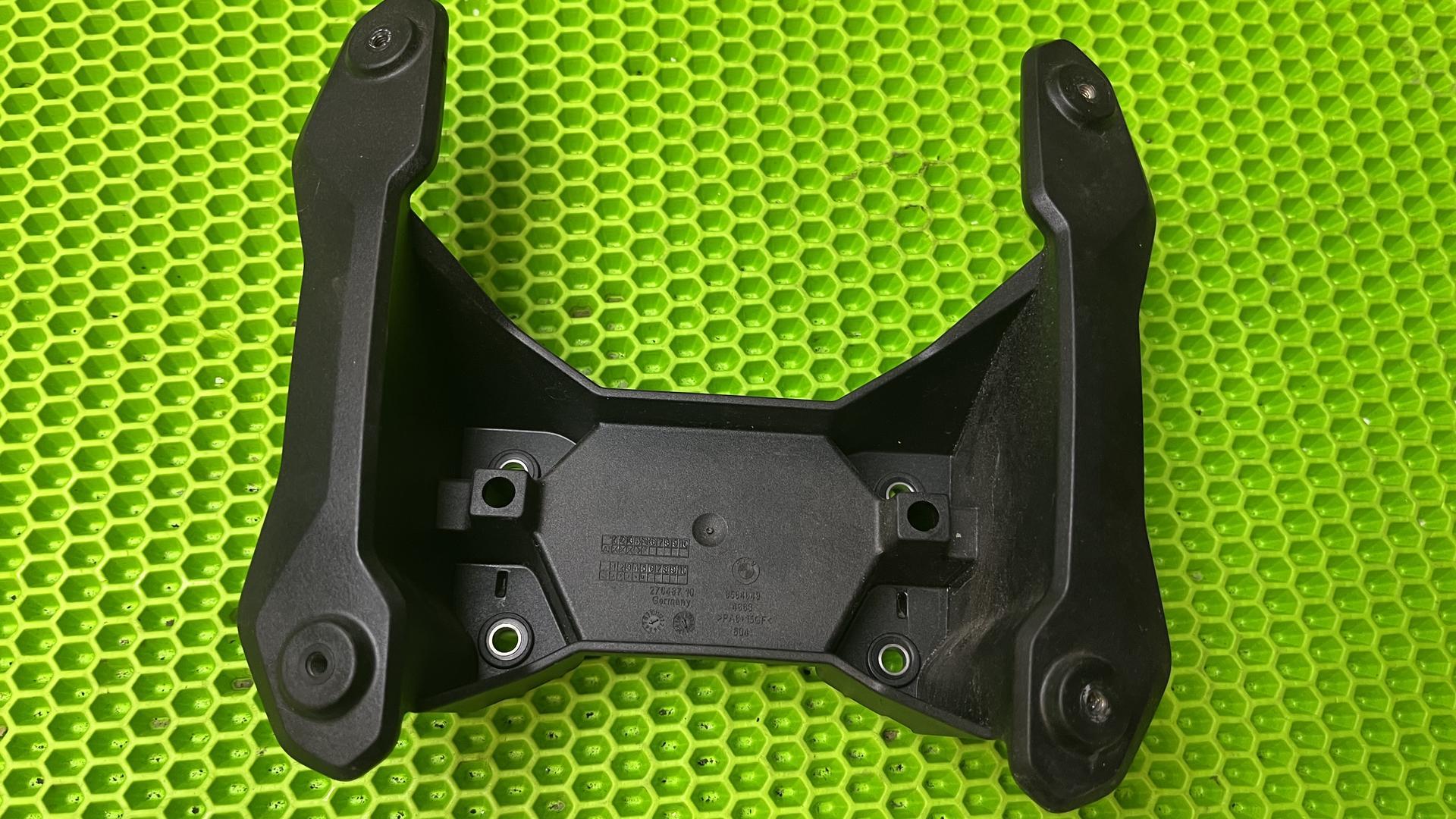 Держатель ветрозащитного щитка длинный 46638564649