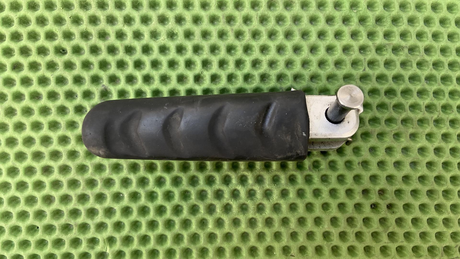 Упор для ноги Л с резиновым элементом 46717700913