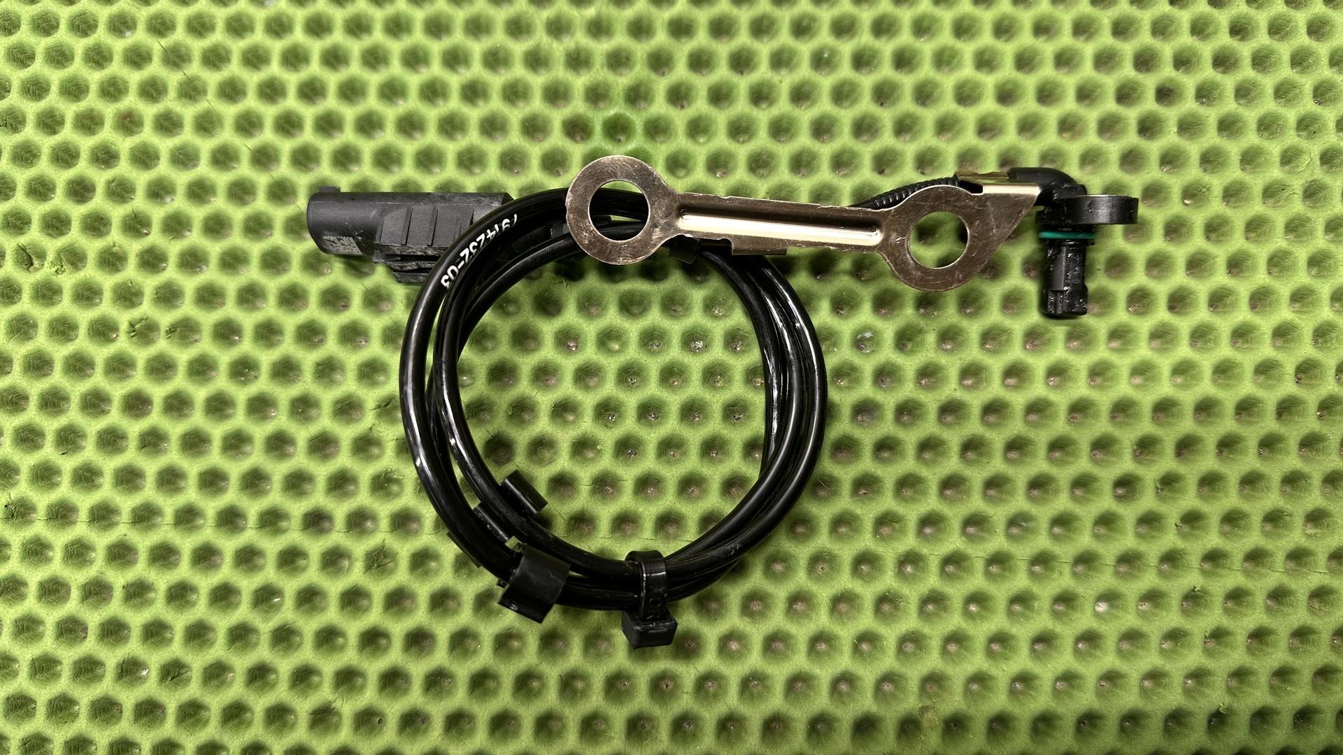 Датчик угловой скорости колеса 34527914232