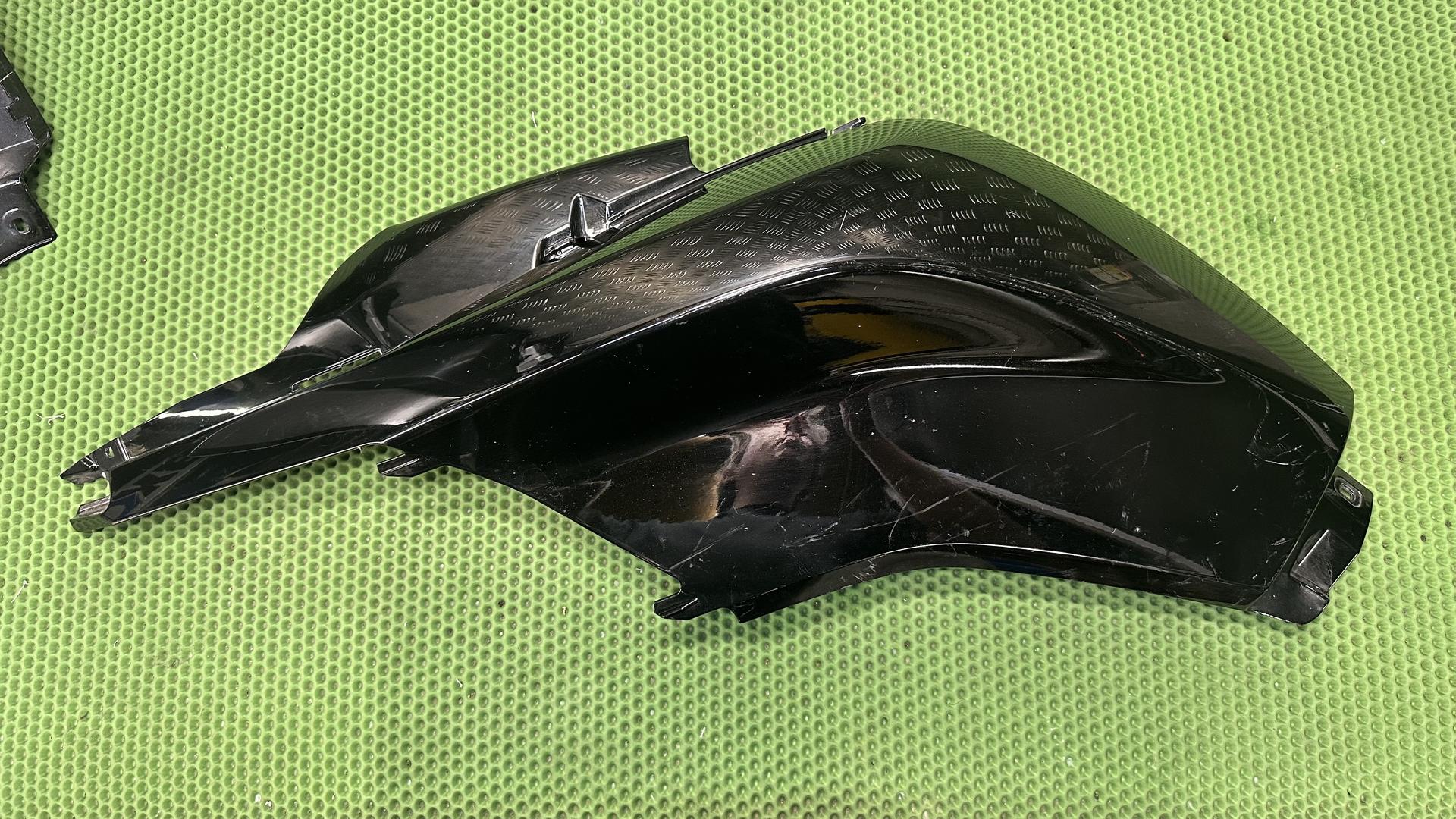 Кожух топливного бака левый внизу 46637727443