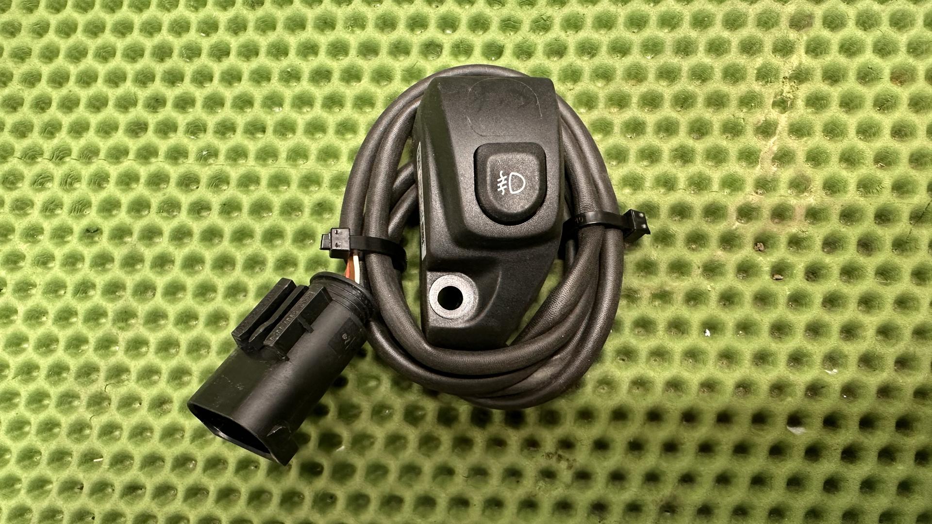 Доп.выключатель дополнительной фары 61318394256