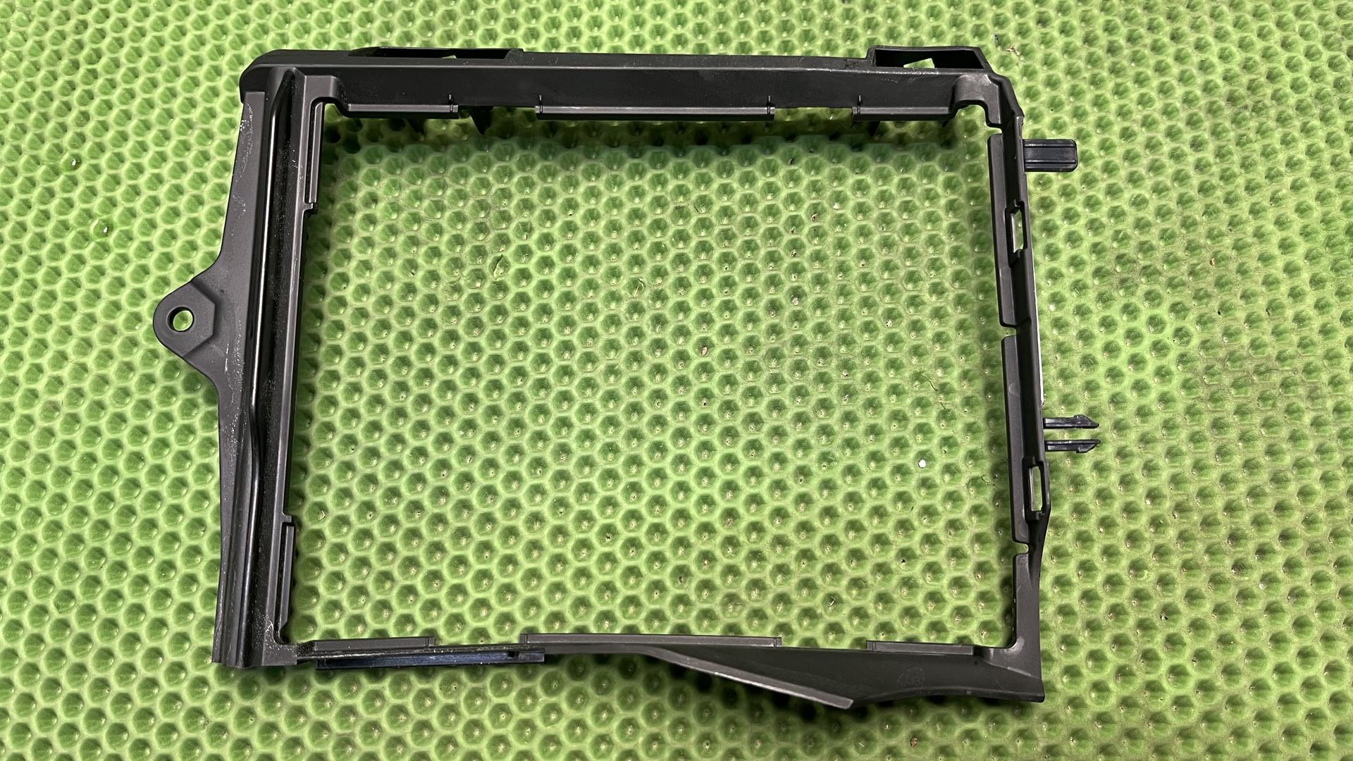 Воздуховод радиатора правый R1300GS KA1 46631541478