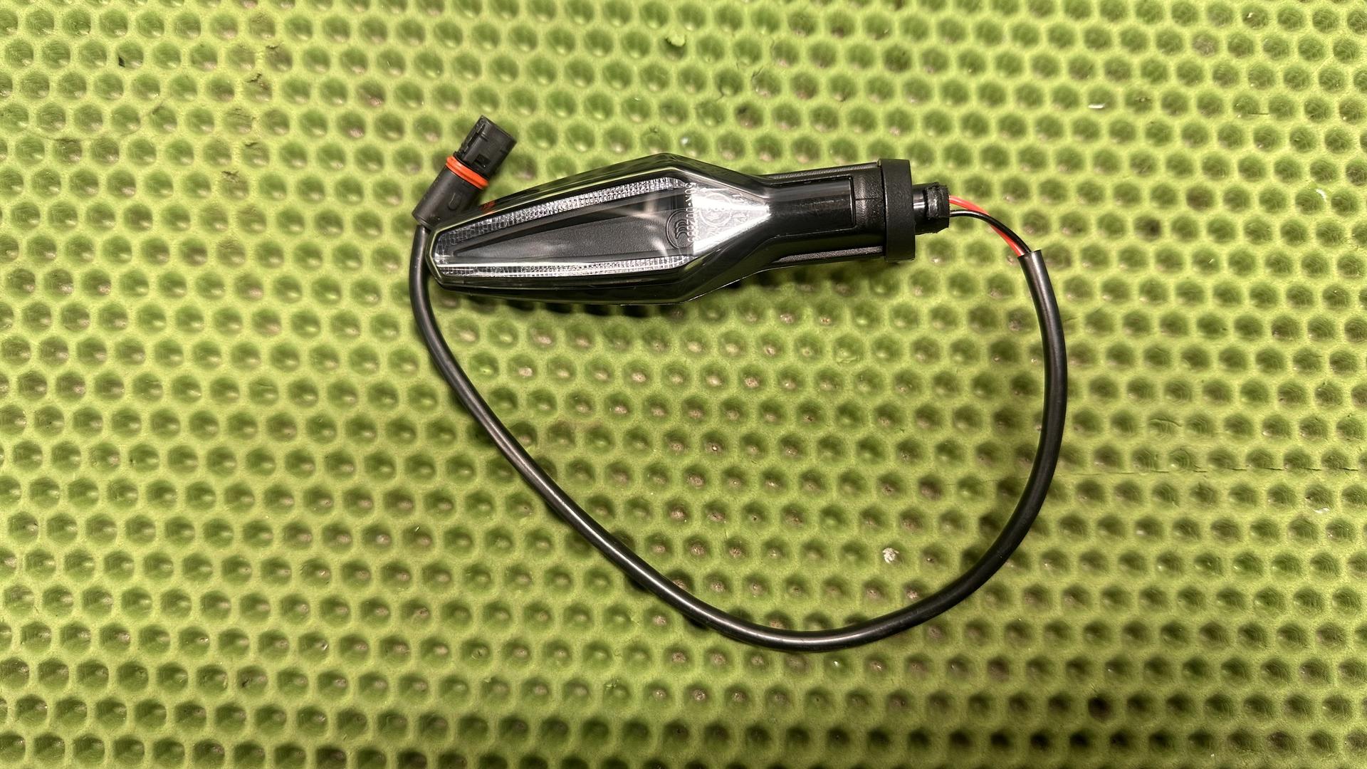 Светодиодный указатель поворота 63138557188