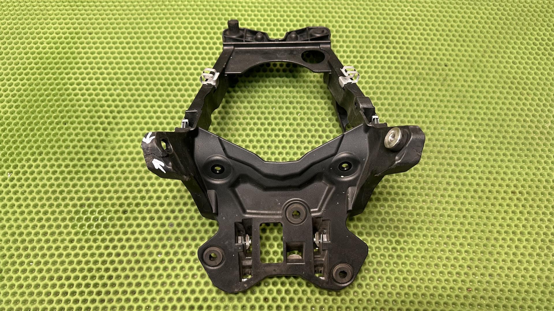 Передний кронштейн F800R рест. (с 2015 г.) 46638546236