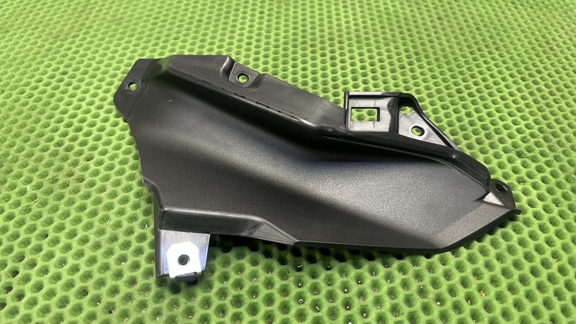 Боковая обшивка левая внутренняя R1300RS KA5 46635a6f0a7