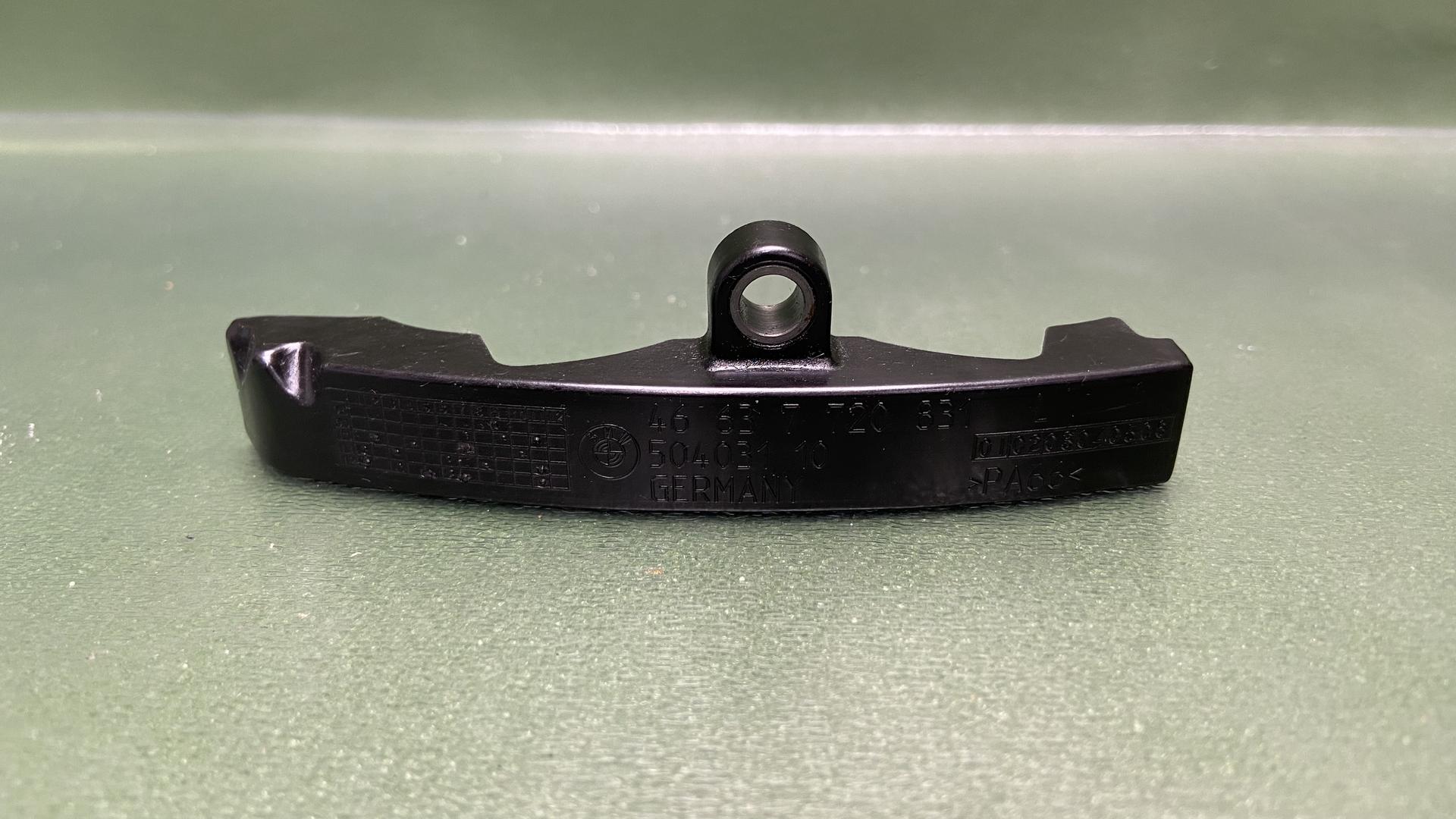 Опорный элемент ГБЦ левый 11337720831