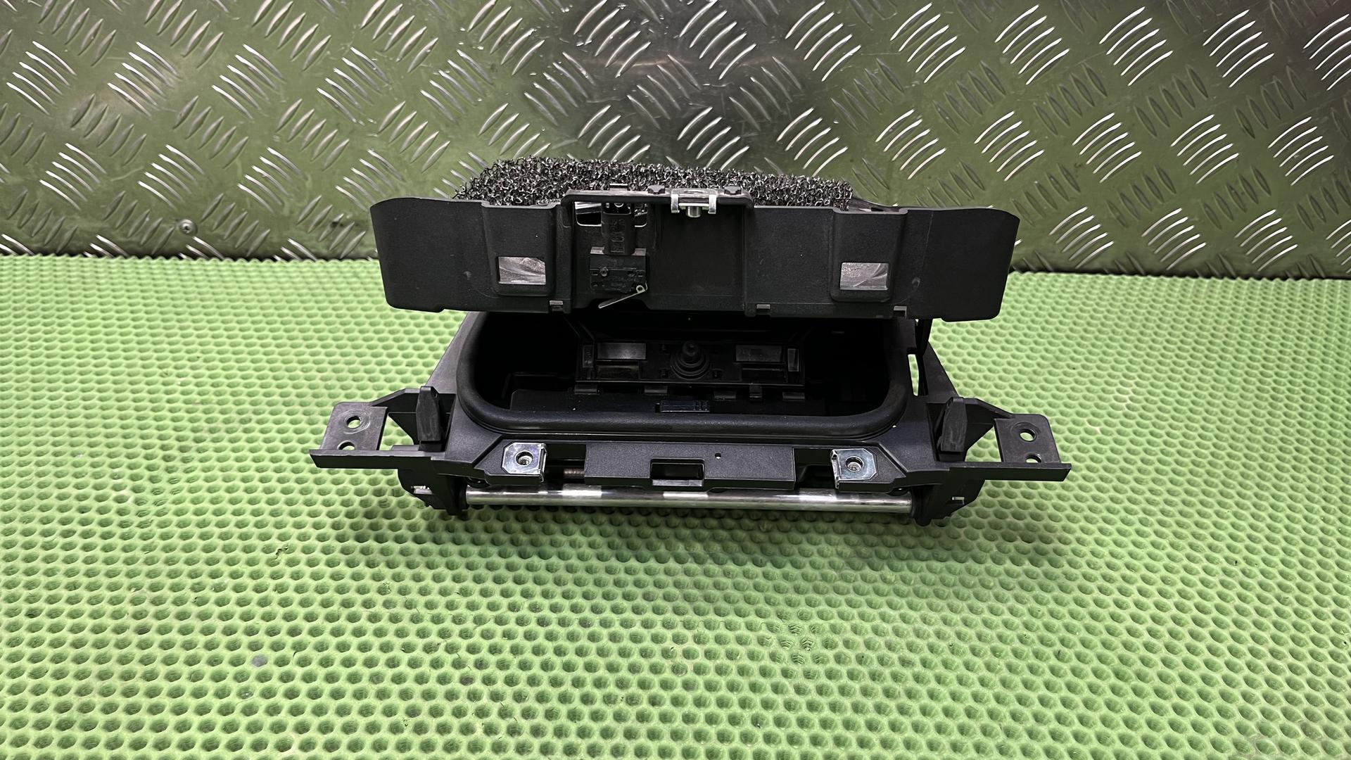 Беспроводное зарядное устройство K1600 GT/GTL/Bagger (с 2022 г.) 61348828815