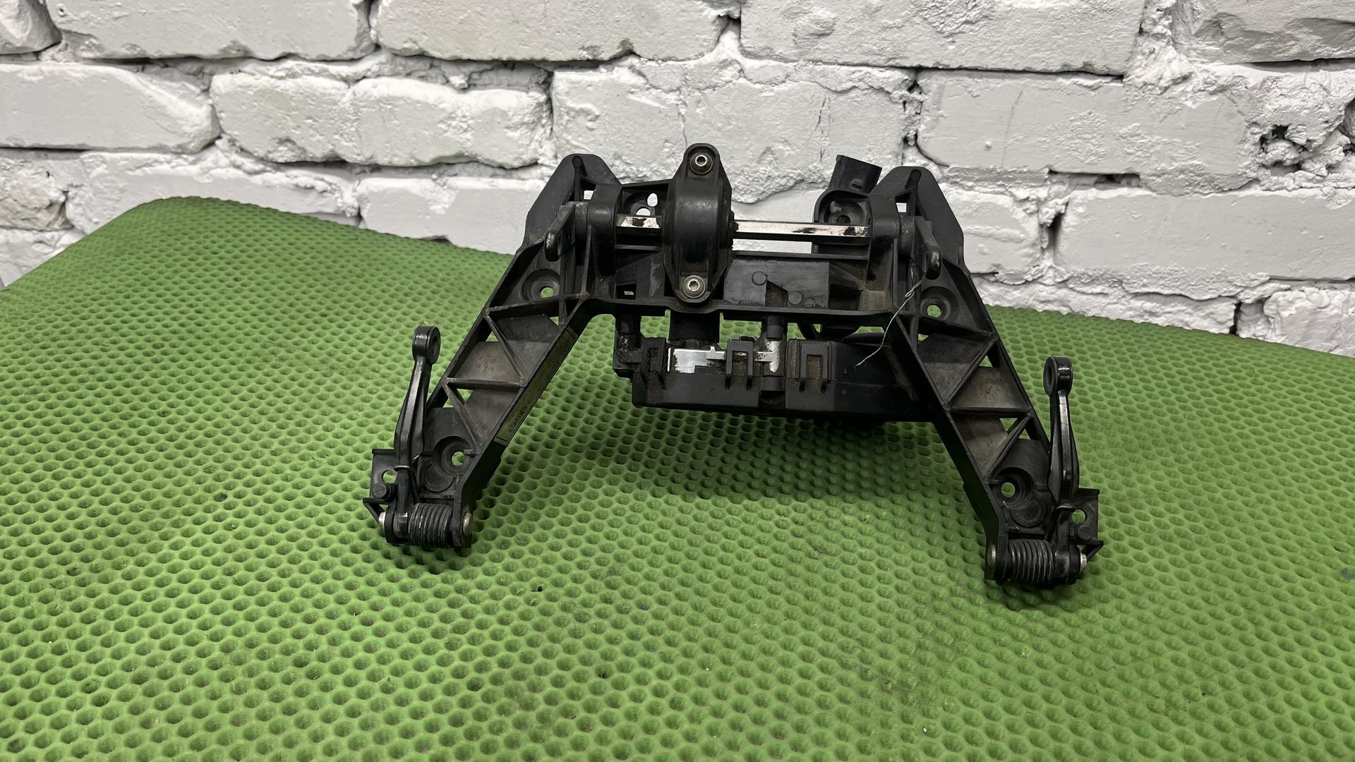 Базовая опора регулировки ветроотраж.щ. 46637681429