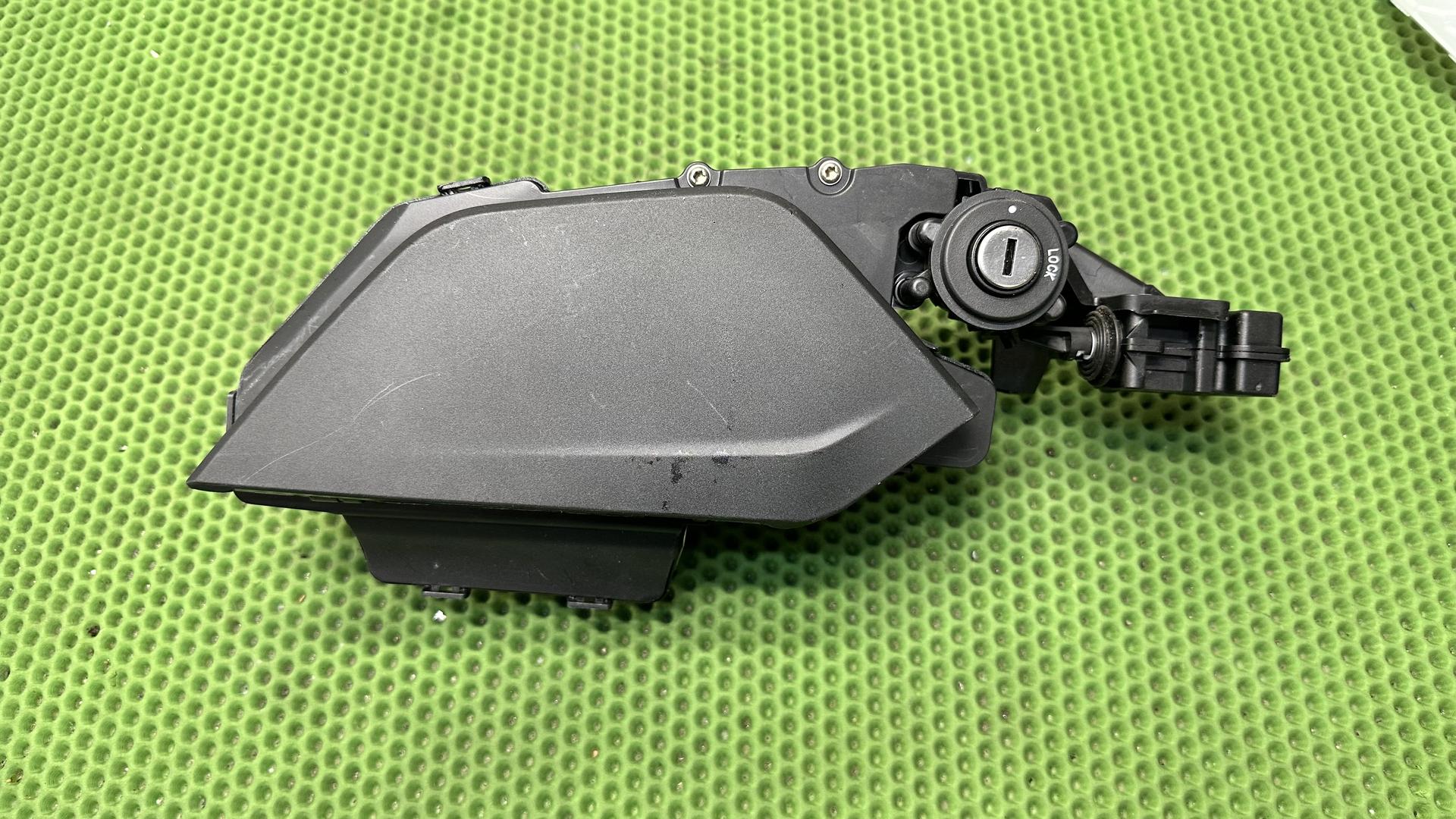 Бардачок левый K1600GT/GTL/Bagger рест. (c 2017) 46638551700