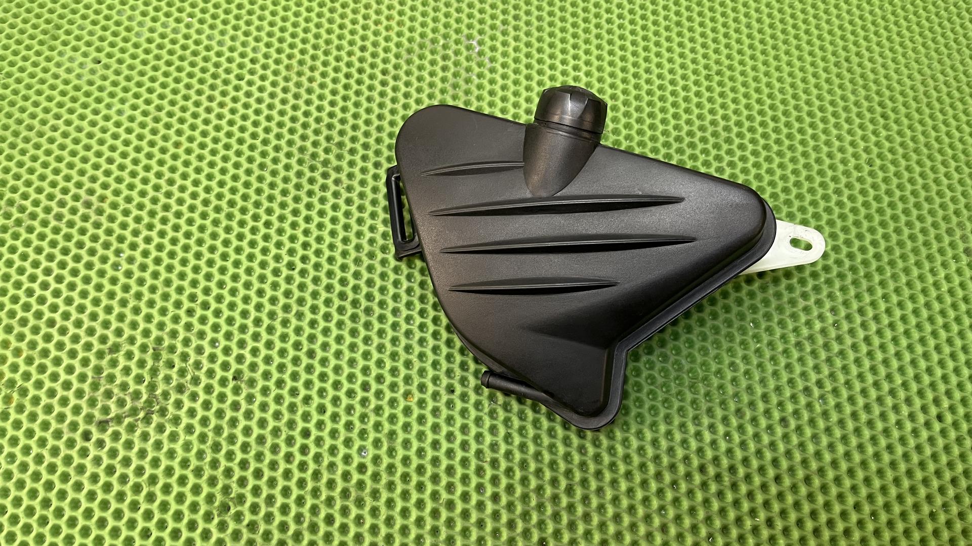 Расширительный бачок gen1 17117672753