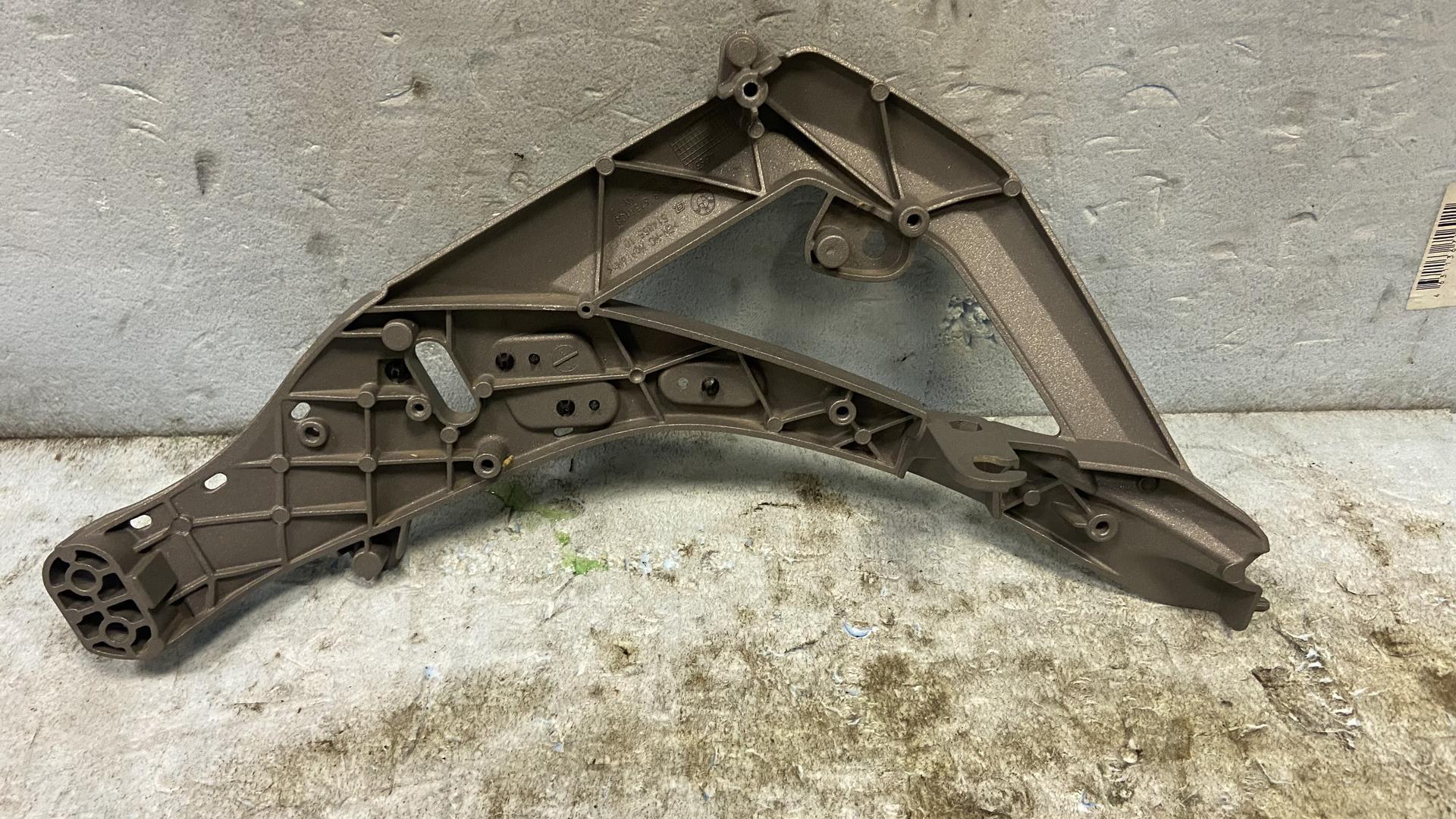 Передний кронштейн Л 46639480891