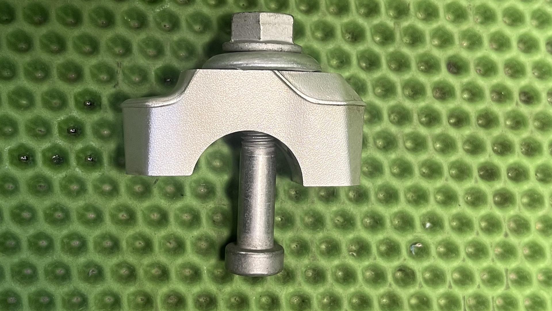 Кронштейн Л Нж 31428562405