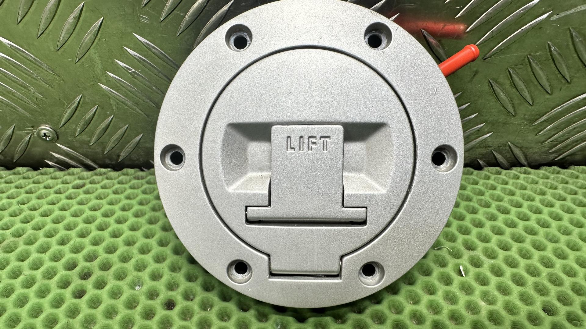 запорный механизм топливного бака 16118543951