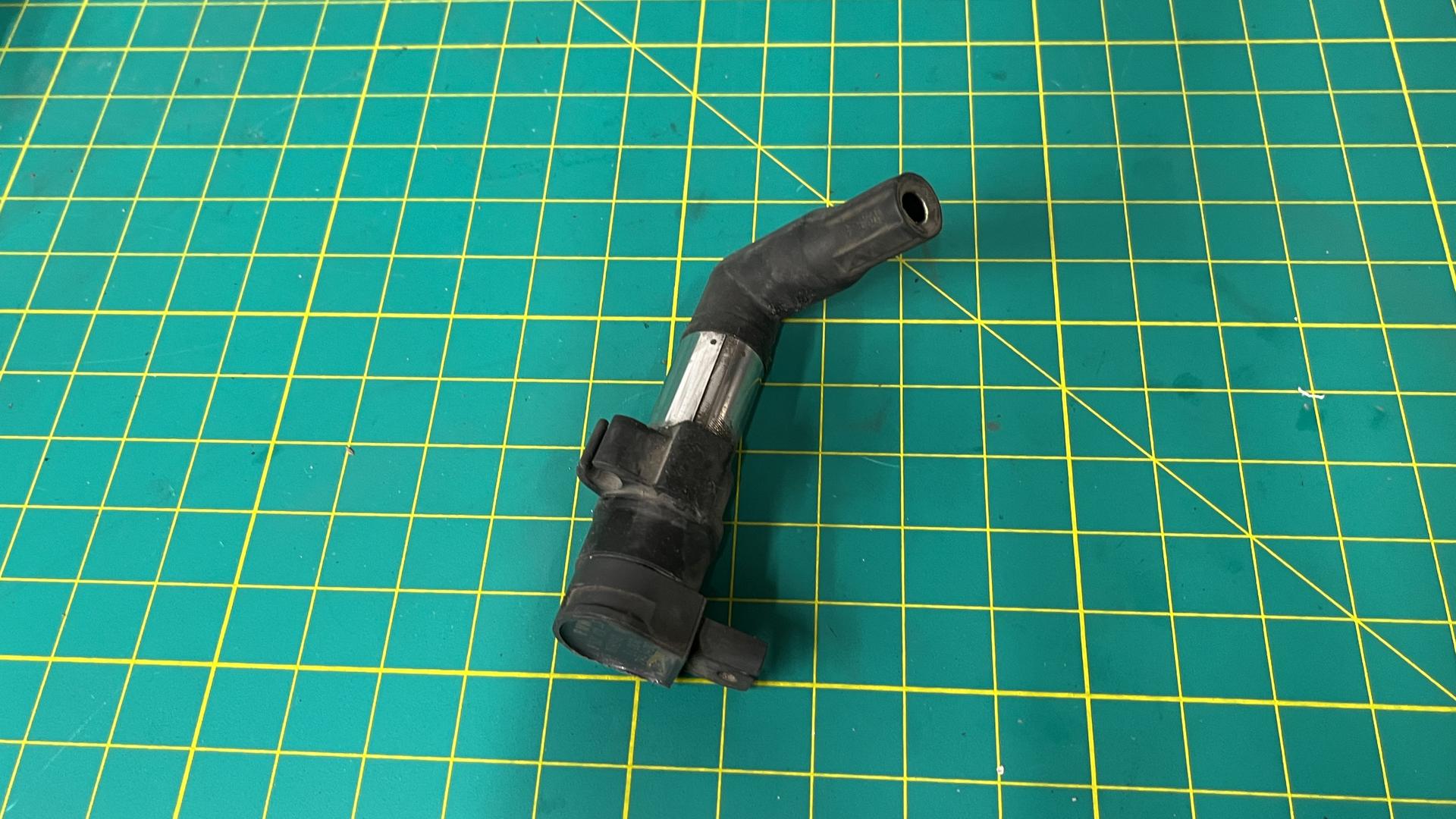 Угловая катушка зажигания Л 12138520173