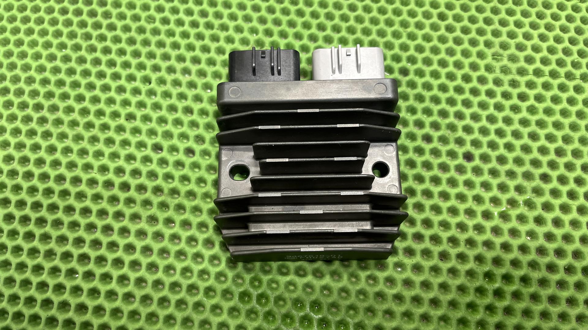 Регулятор напряжения 12319467618