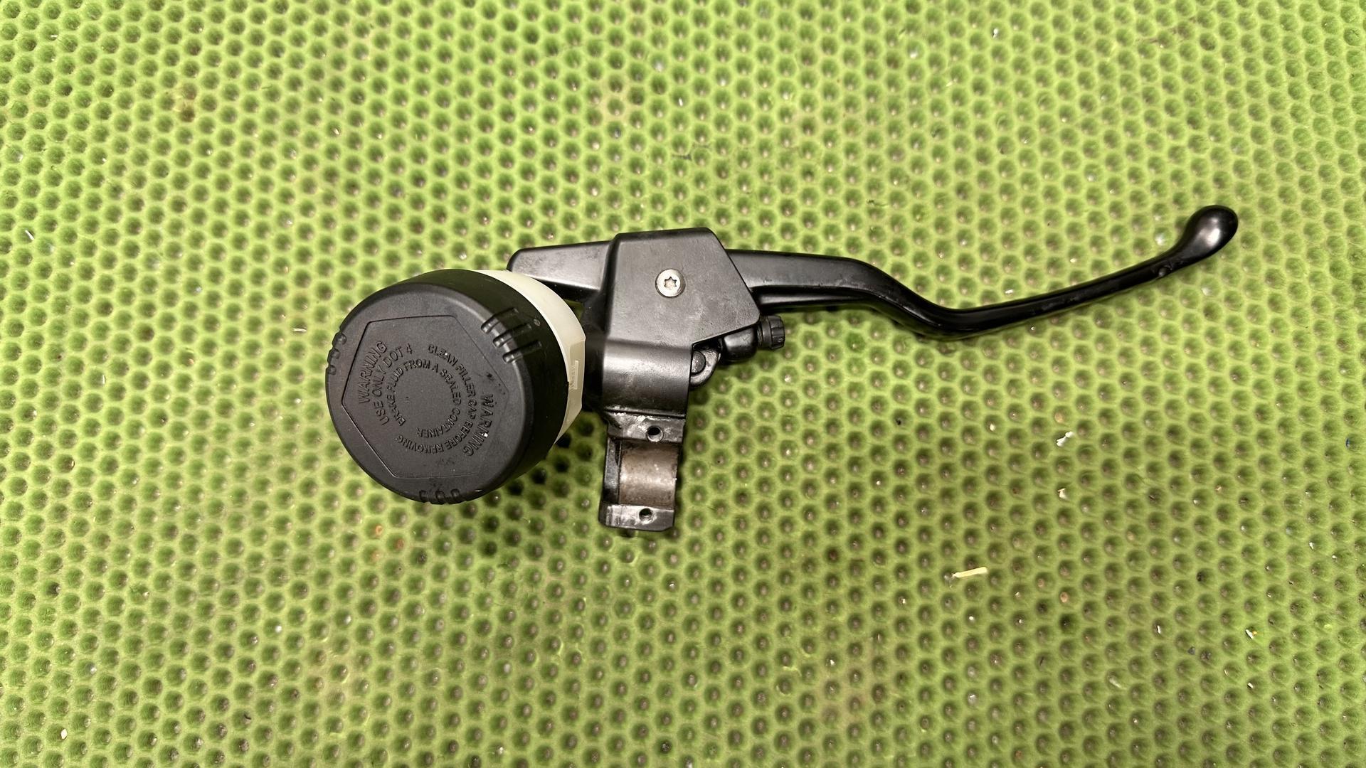 Тормозная машинка K1200S / R1200ST 32727699995