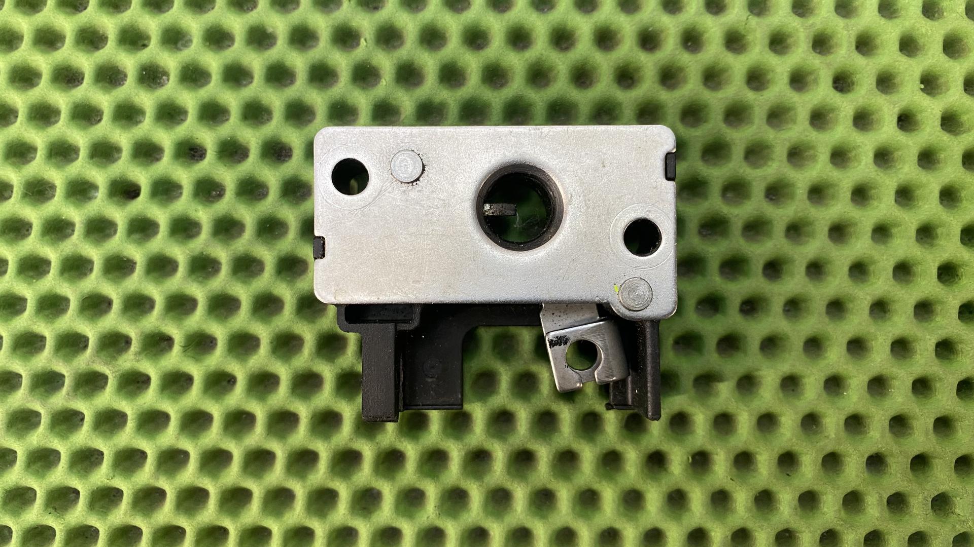 Замок сиденья 51258409955